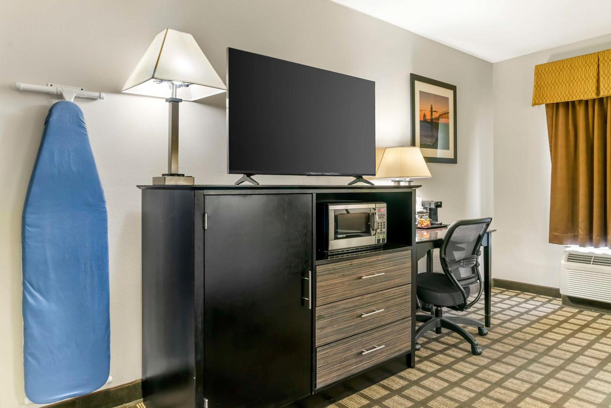 Best Western Beacon Inn Гранд-Гейвен Екстер'єр фото